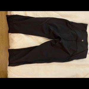 LuluLemon Crop leggings, size 6, black
